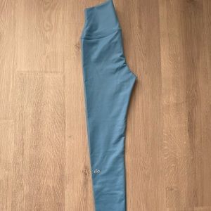 Alo Yoga airbrush leggings. Blue XS. Like new